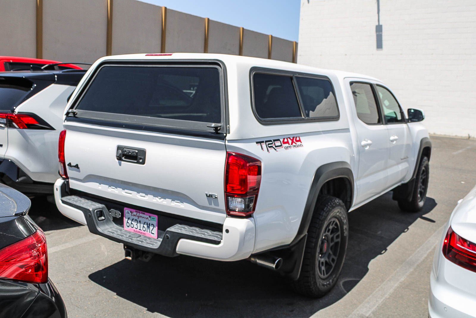 Used 2018 Toyota Tacoma TRD Off-Road w/ Technology Package AWD/4WD image 7
