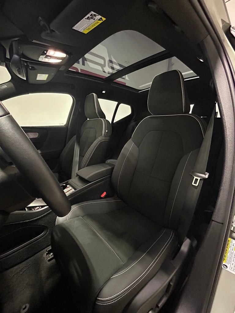 Used 2023 Volvo XC40 Recharge Ultimate AWD/4WD image 23