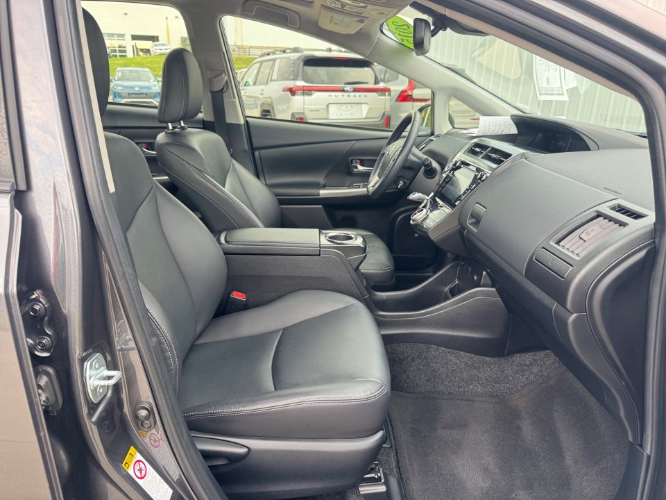 Used 2015 Toyota Prius V Five w/ Advanced Technology Package FWD image 32