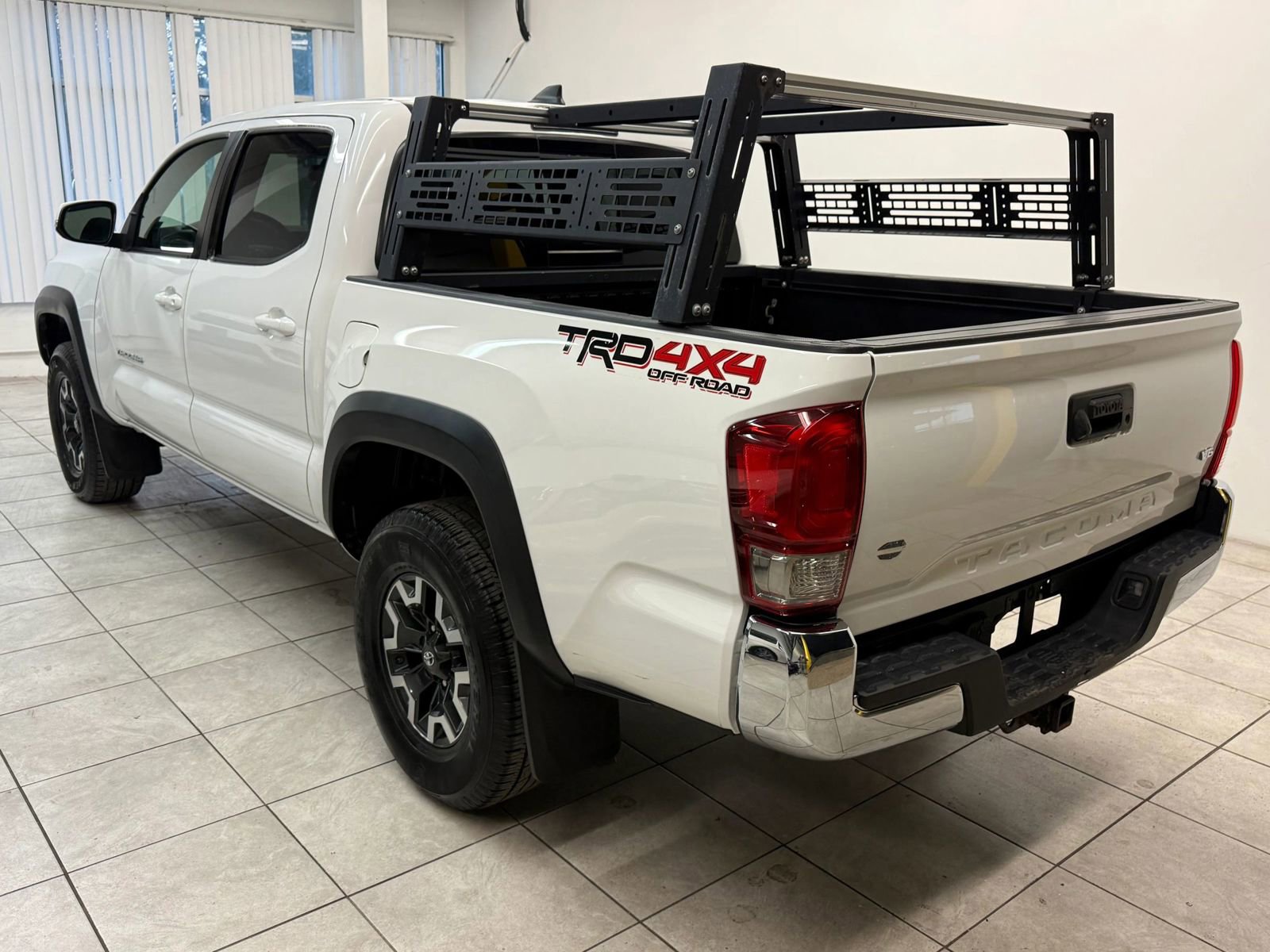 Used 2017 Toyota Tacoma TRD Off-Road w/ Tow Package (A/T) image 7