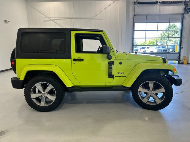 Used 2017 Jeep Wrangler Sahara w/ Connectivity Group AWD/4WD image 4