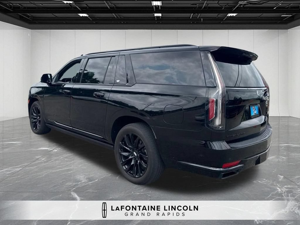 Used 2022 Cadillac Escalade ESV Sport Platinum w/ LPO, ONYX Package AWD/4WD image 3