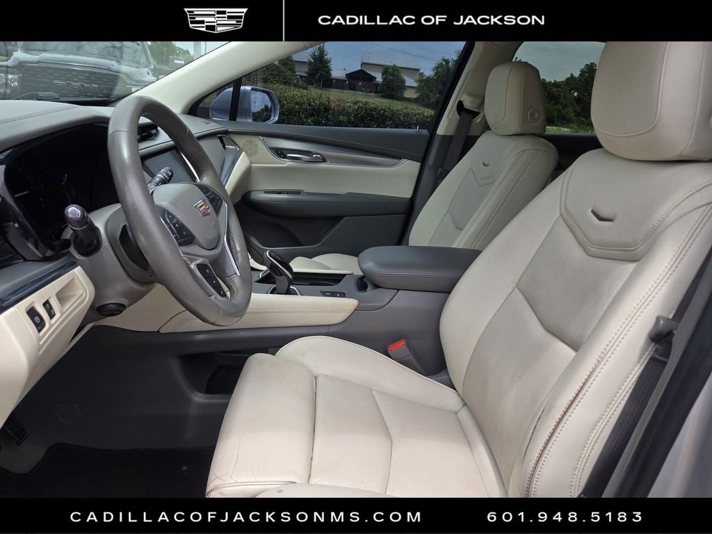 Used 2017 Cadillac XT5 Premium Luxury w/ Driver Assist Package FWD image 8