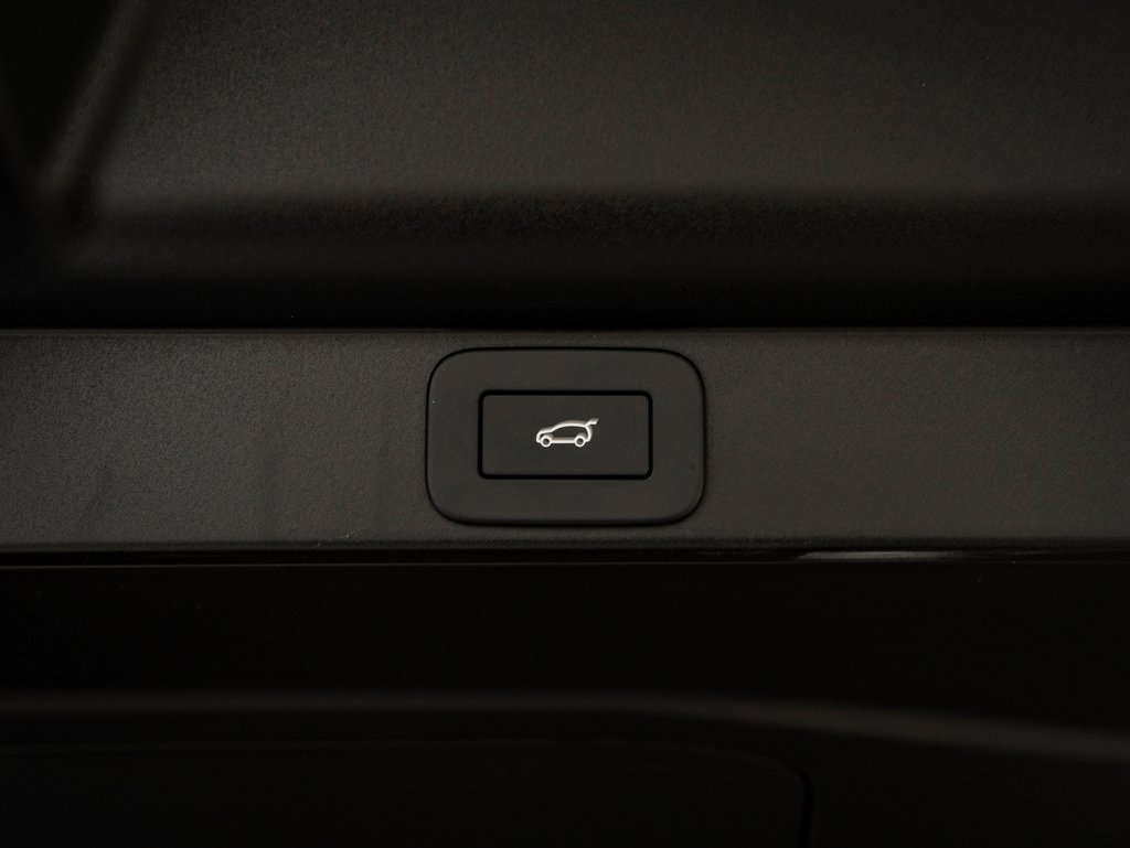 New 2026 Land Rover Range Rover Long Wheelbase SE image 20