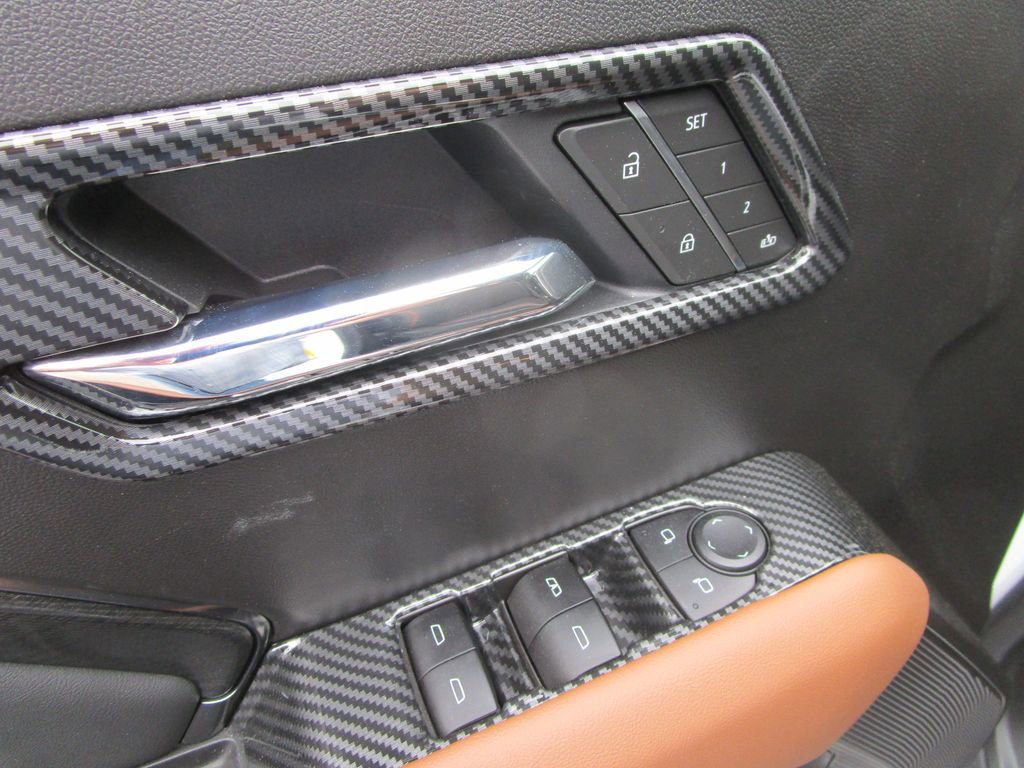 Used 2025 GMC Canyon AT4 w/ Technology Plus Package image 28