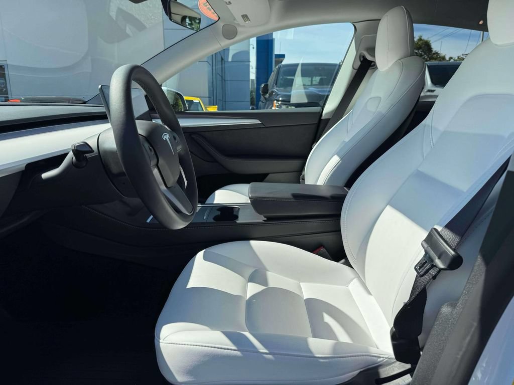 Used 2023 Tesla Model Y Long Range AWD/4WD image 16