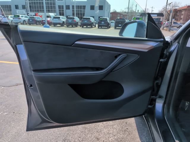 Used 2022 Tesla Model Y Long Range image 20