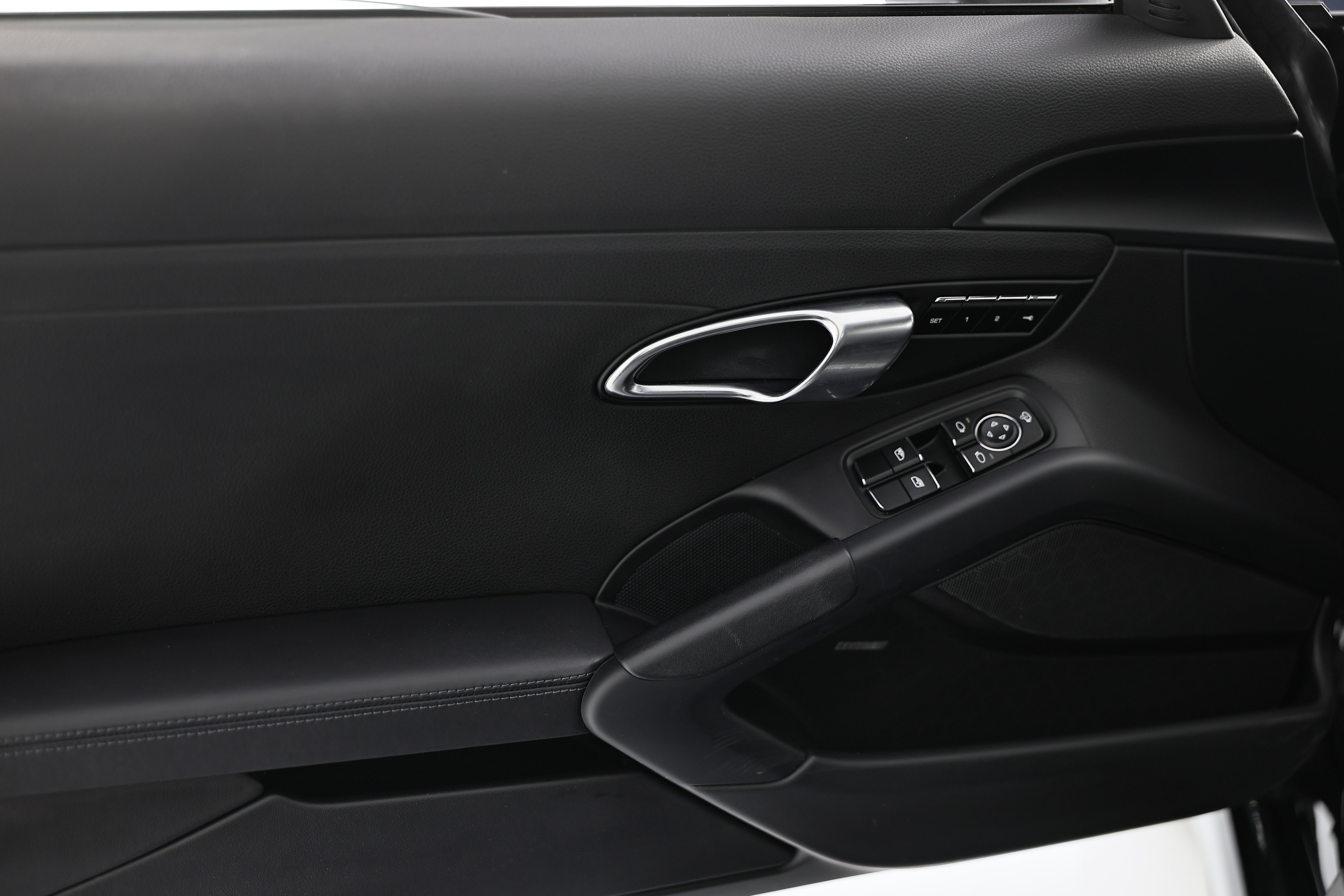 Certified 2024 Porsche 718 Cayman S RWD image 21