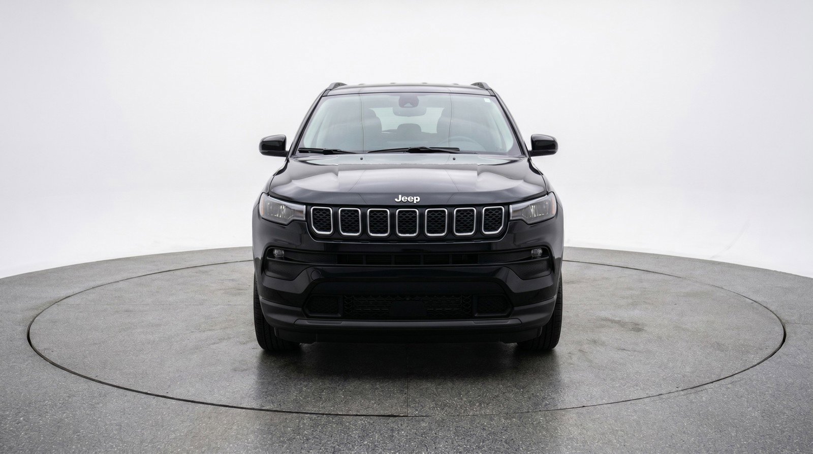 Used 2025 Jeep Compass Latitude AWD/4WD image 2