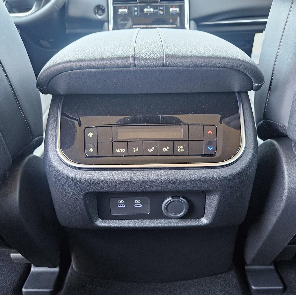 New 2026 Nissan Armada SV image 16
