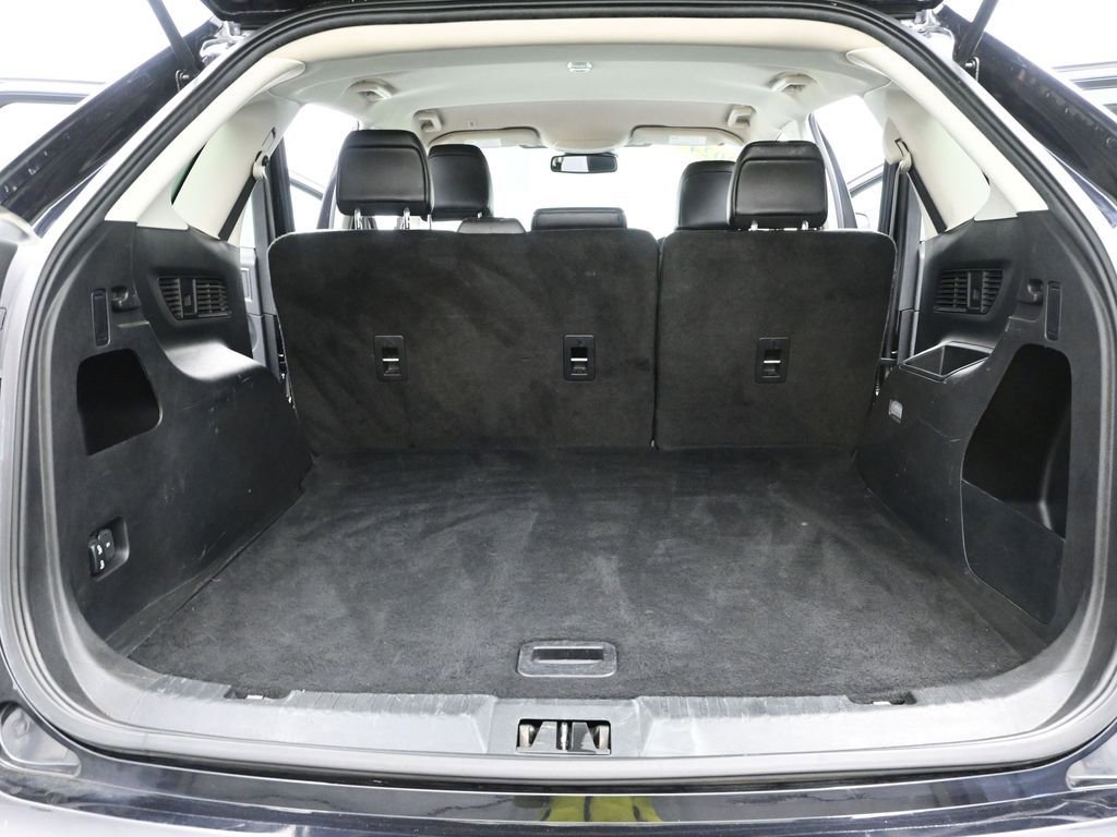 Used 2024 Ford Edge SEL image 11
