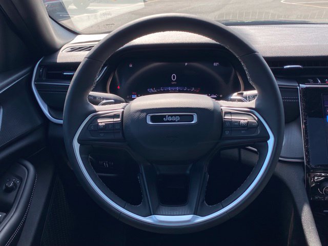 Used 2025 Jeep Grand Cherokee L Altitude AWD/4WD image 29