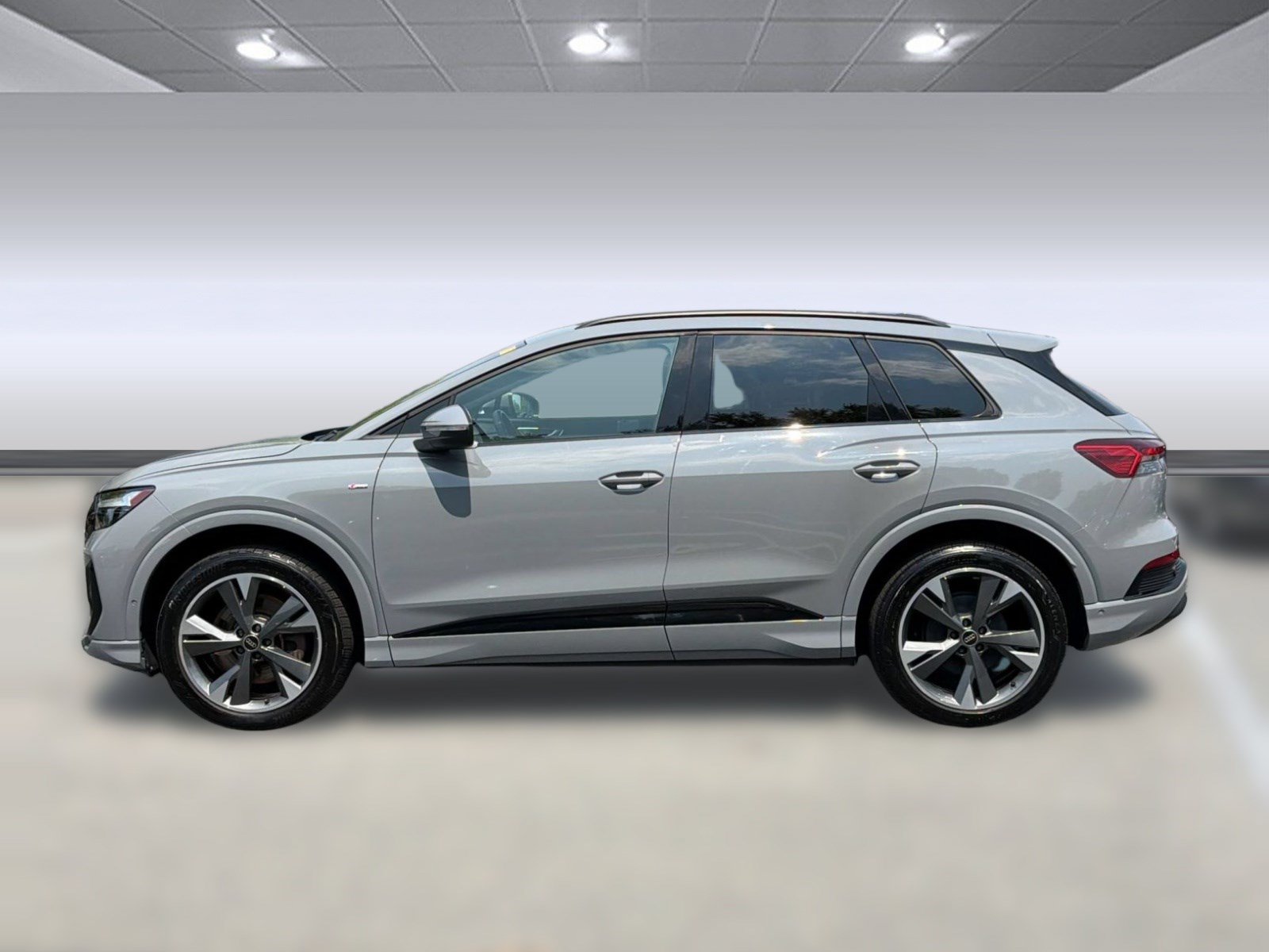 Used 2023 Audi Q4 e-tron Premium Plus w/ Premium Plus AWD/4WD image 2