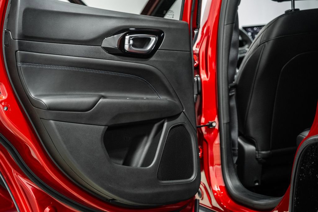 New 2026 Jeep Compass Latitude image 33