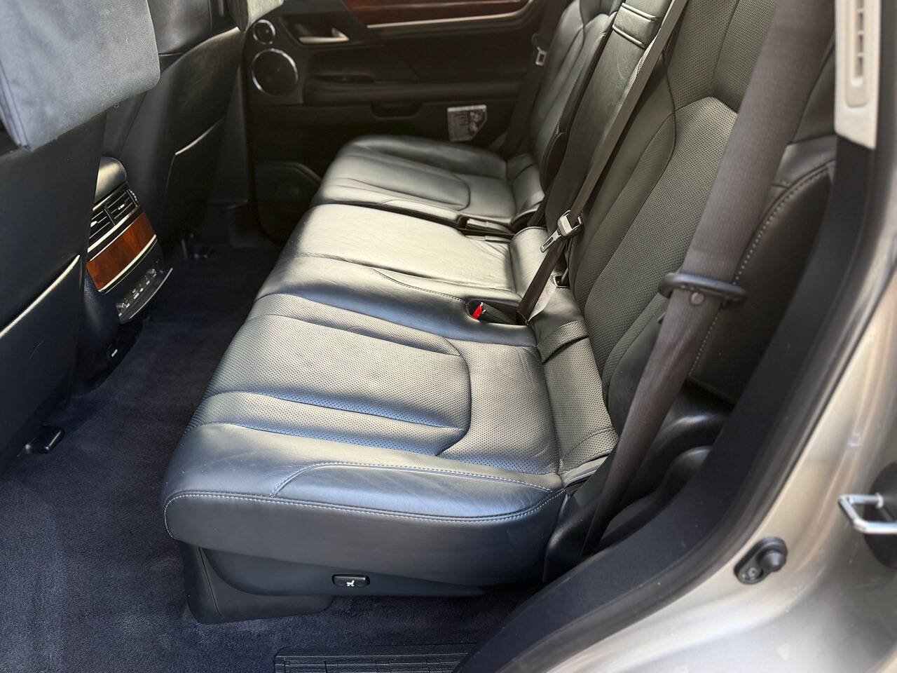 Used 2017 Lexus LX 570 4WD w/ Luxury Package image 90