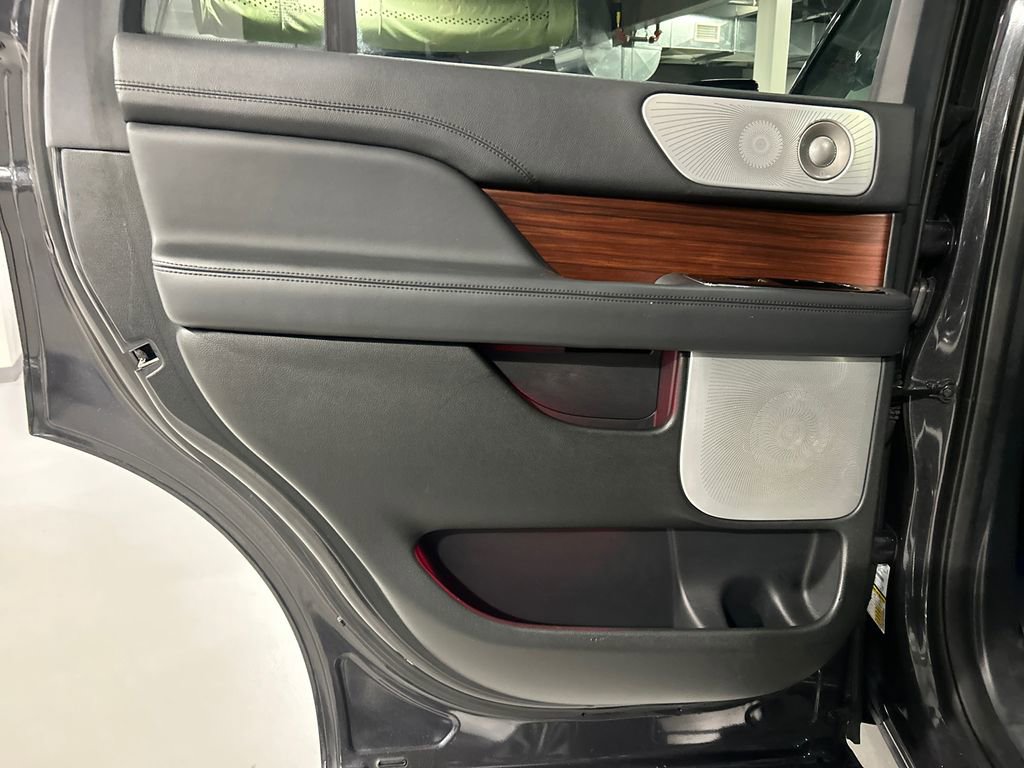 Used 2023 Lincoln Navigator Reserve image 23