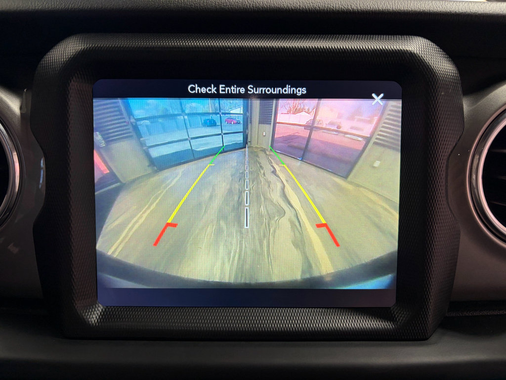 Used 2018 Jeep Wrangler Unlimited Sahara w/ Uconnect 4C Nav & Sound Group image 15