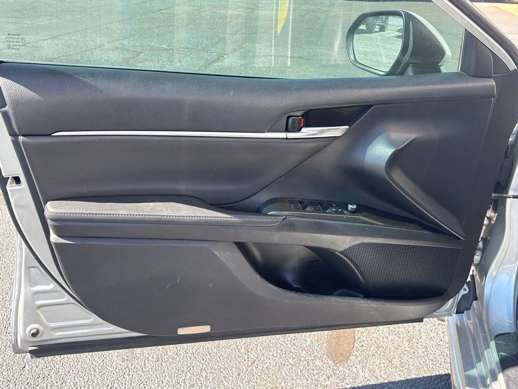 Used 2023 Toyota Camry XSE FWD image 5