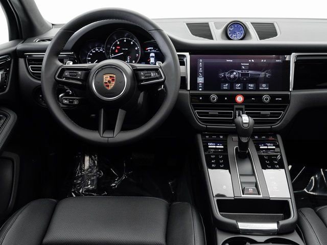 Certified 2025 Porsche Macan image 15