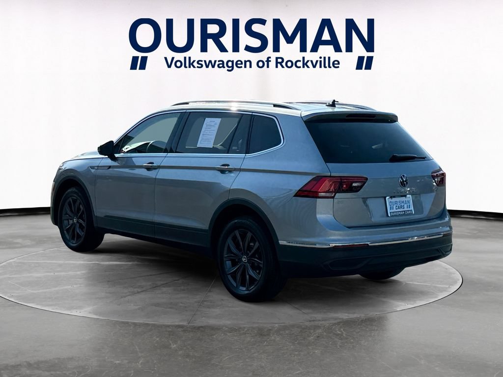 Used 2023 Volkswagen Tiguan SE w/ Panoramic Sunroof Package FWD image 4