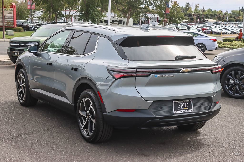 New 2026 Chevrolet Equinox EV LT image 2