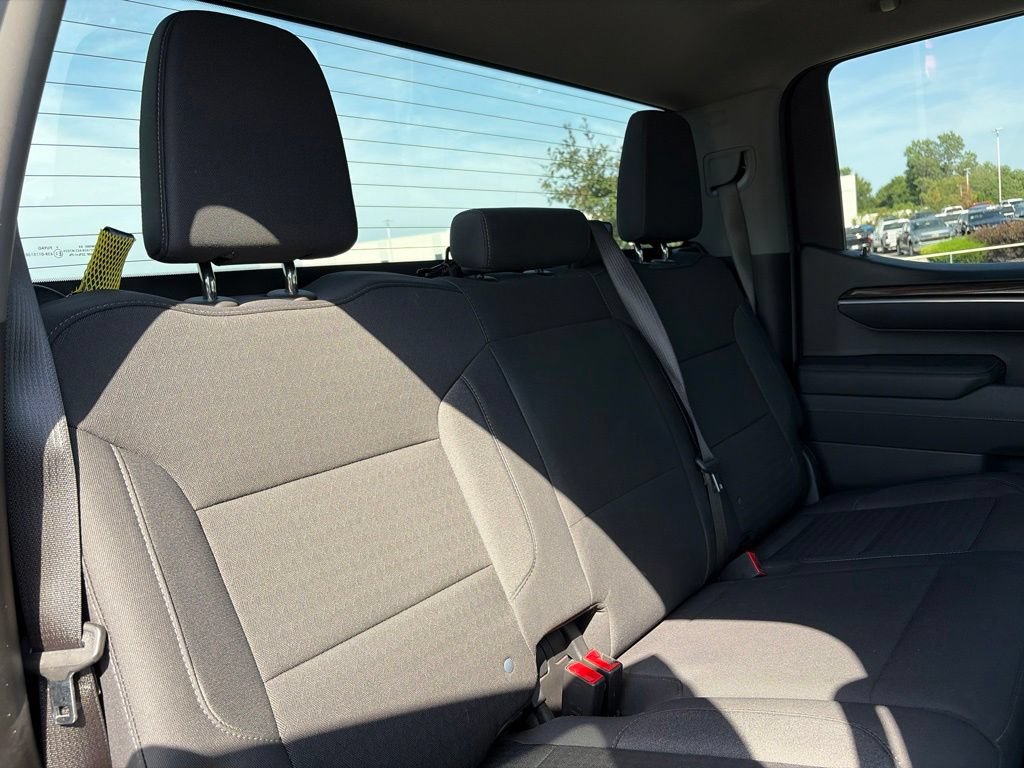 Used 2025 Chevrolet Silverado 1500 LT AWD/4WD image 33