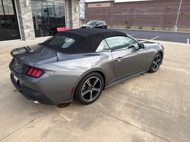 Used 2024 Ford Mustang Convertible image 3