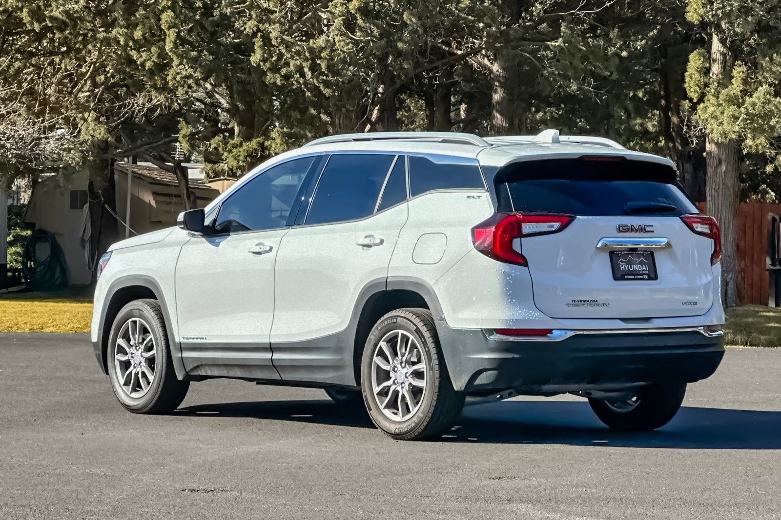 Used 2024 GMC Terrain SLT image 6