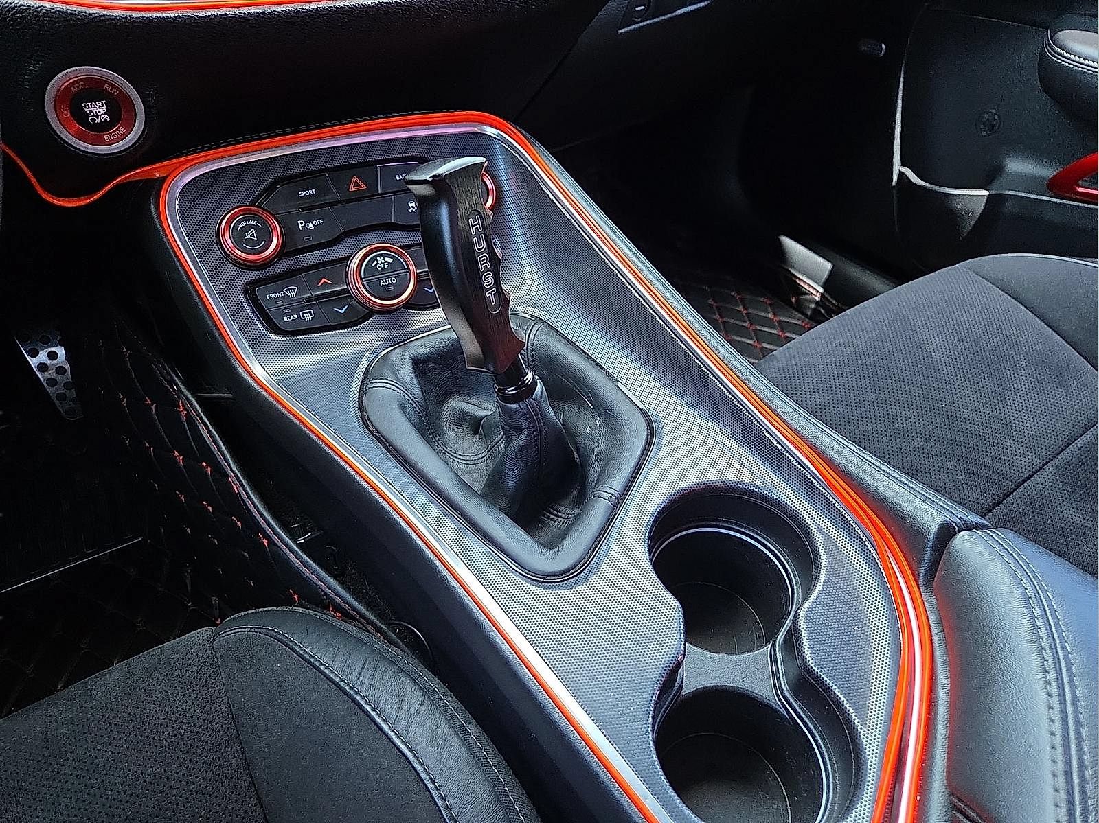 Used 2015 Dodge Challenger R/T Plus RWD image 25