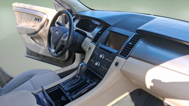 Used 2013 Ford Taurus SEL image 21