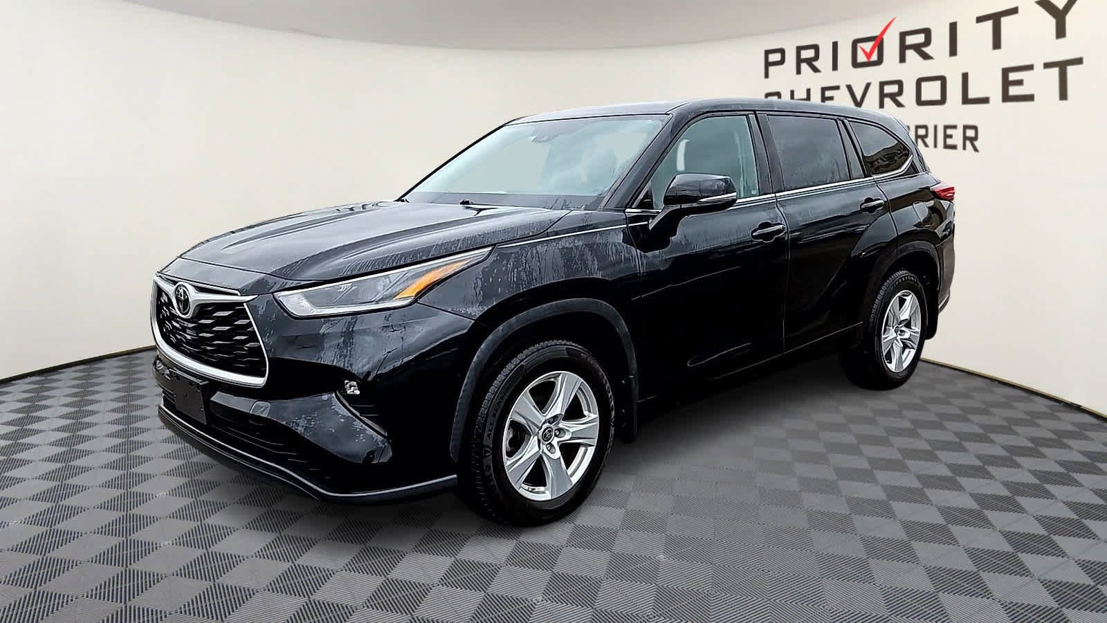 Used 2021 Toyota Highlander LE AWD/4WD image 4
