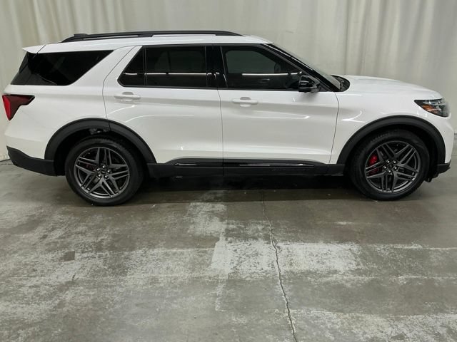 Used 2025 Ford Explorer ST w/ Sun And Sound Package AWD/4WD image 2