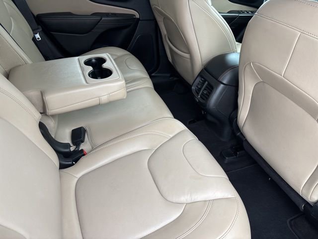 Used 2017 Jeep Cherokee Limited image 37