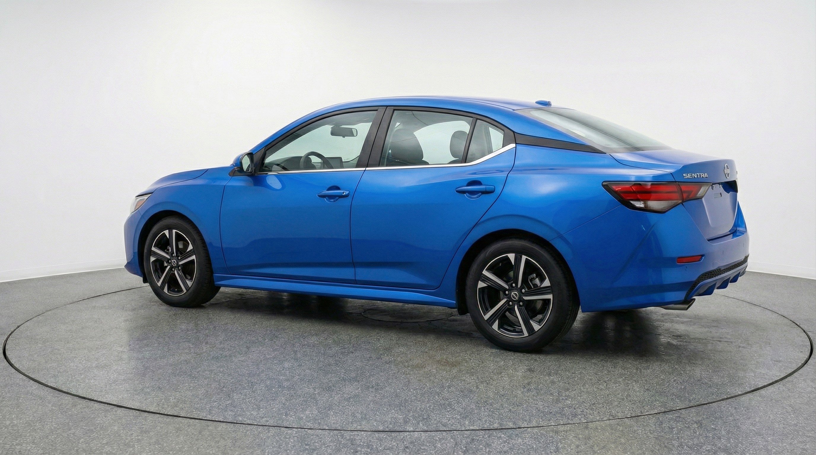 Used 2025 Nissan Sentra SV image 6