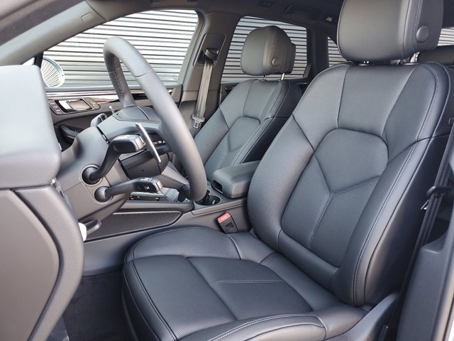 Used 2025 Porsche Macan image 5