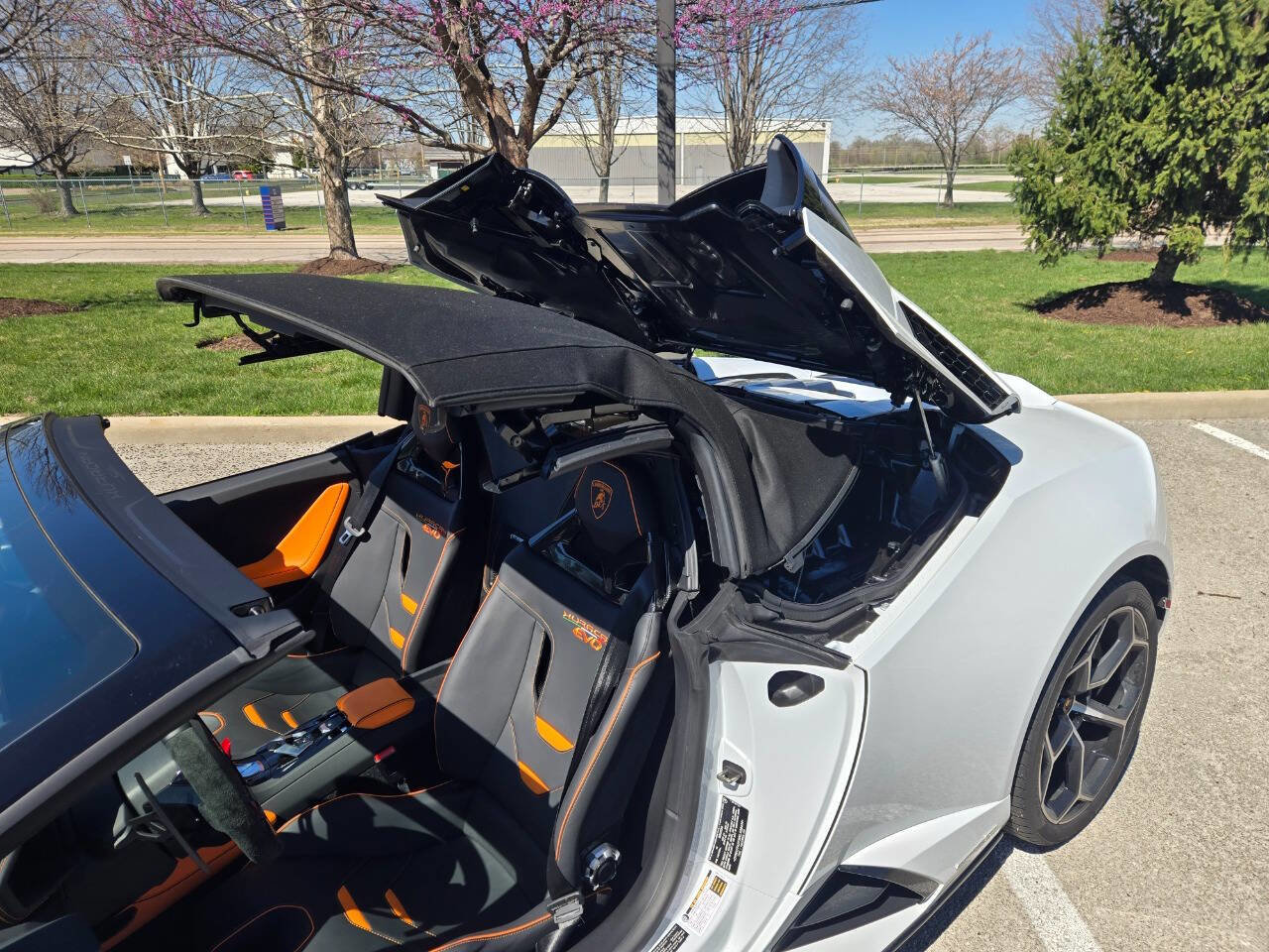 Used 2024 Lamborghini Huracan EVO image 14