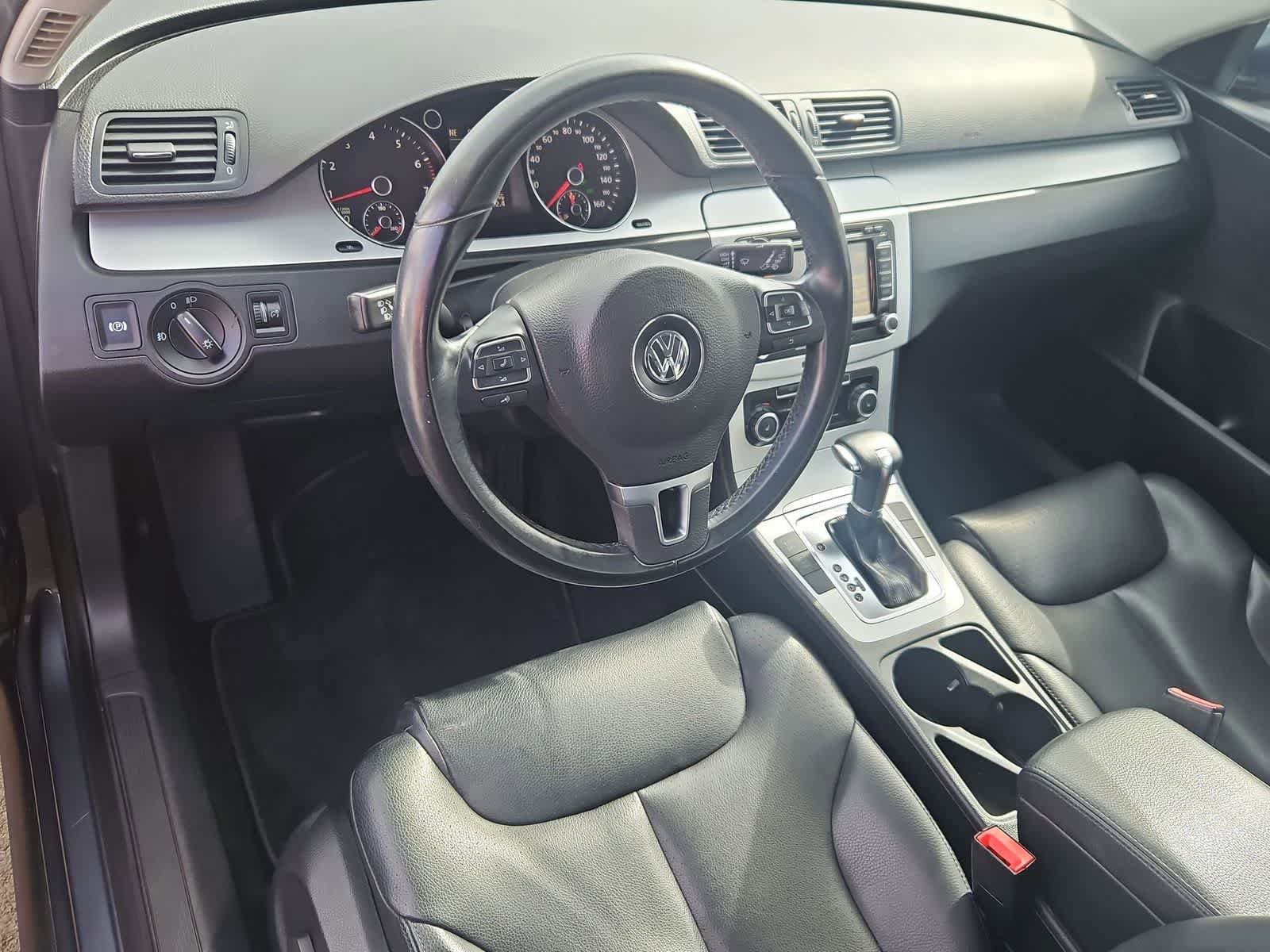 Used 2010 Volkswagen Passat Komfort FWD image 2
