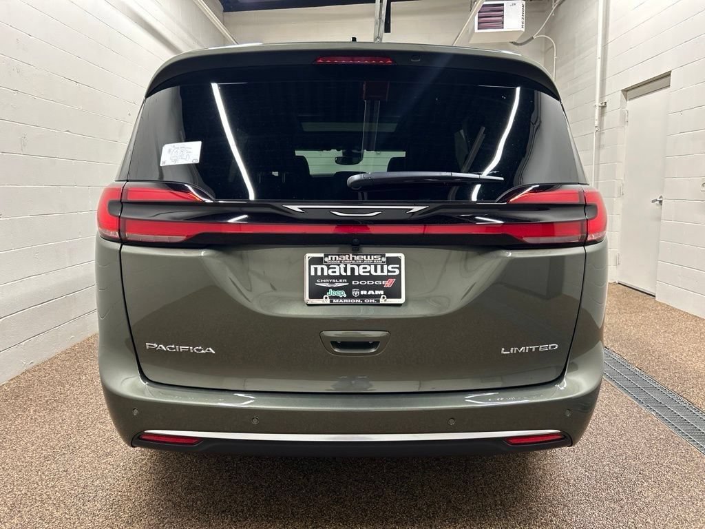 New 2027 Chrysler Pacifica Limited FWD image 3