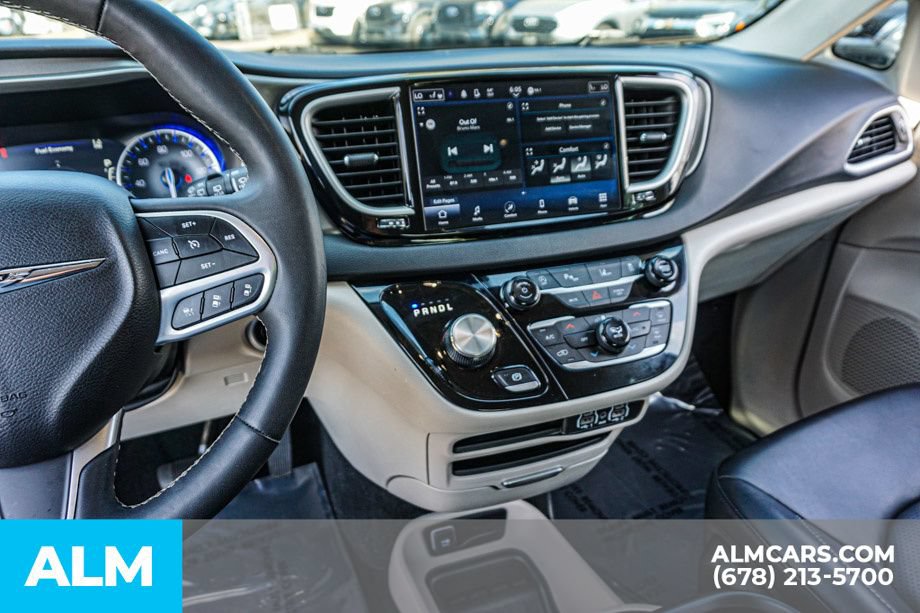 Used 2024 Chrysler Pacifica Touring-L FWD image 37