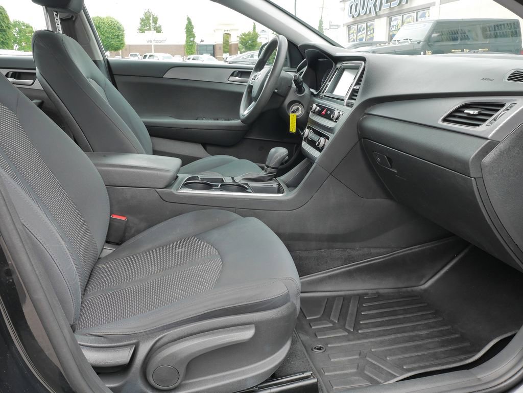Used 2019 Hyundai Sonata SE w/ Cargo Package FWD image 12