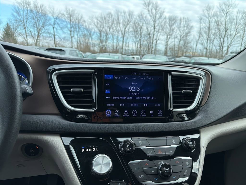 Used 2017 Chrysler Pacifica Touring image 14