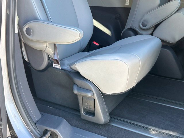 Used 2022 Toyota Sienna XLE AWD/4WD image 46