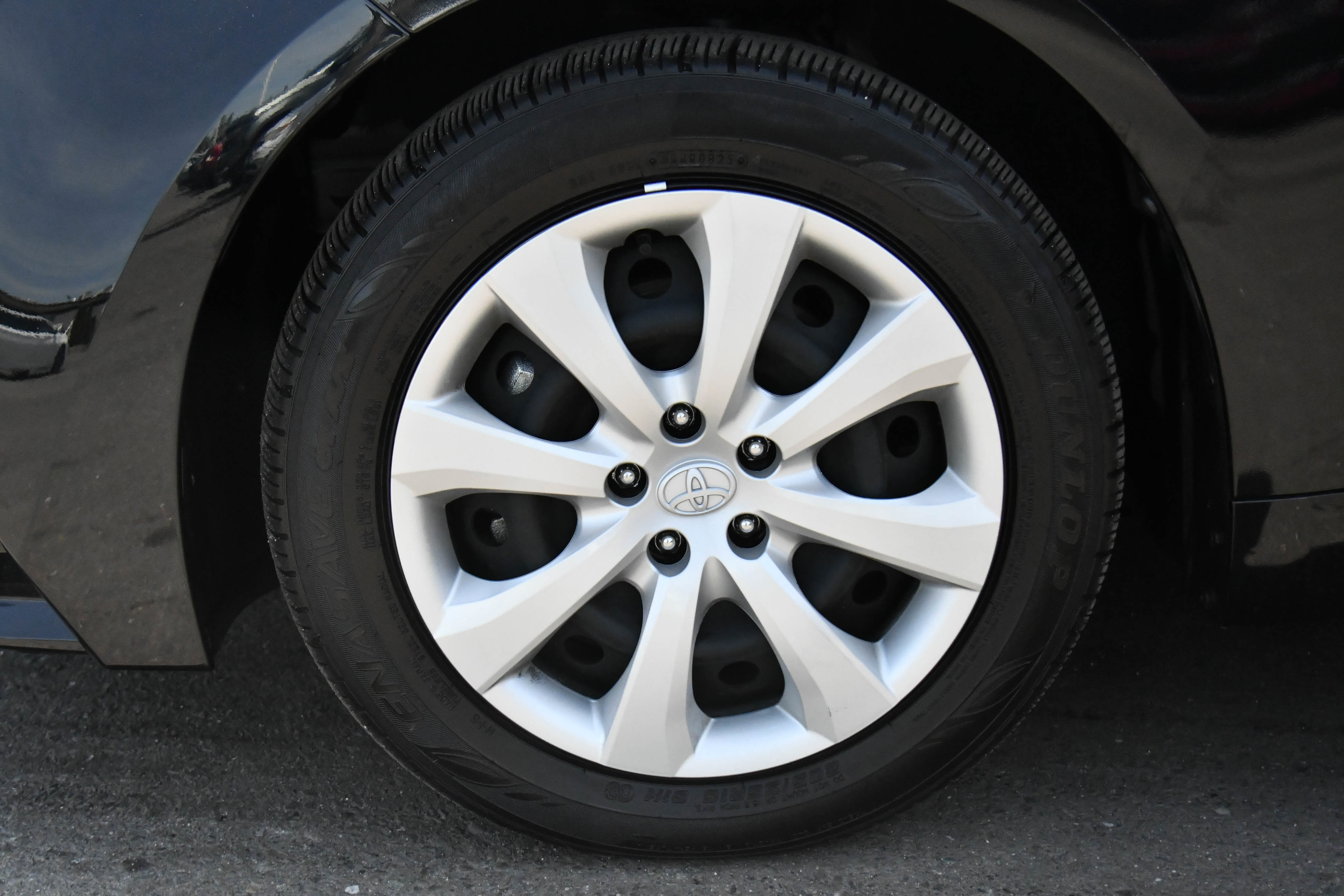 Used 2025 Toyota Corolla LE w/ Convenience Package FWD image 12