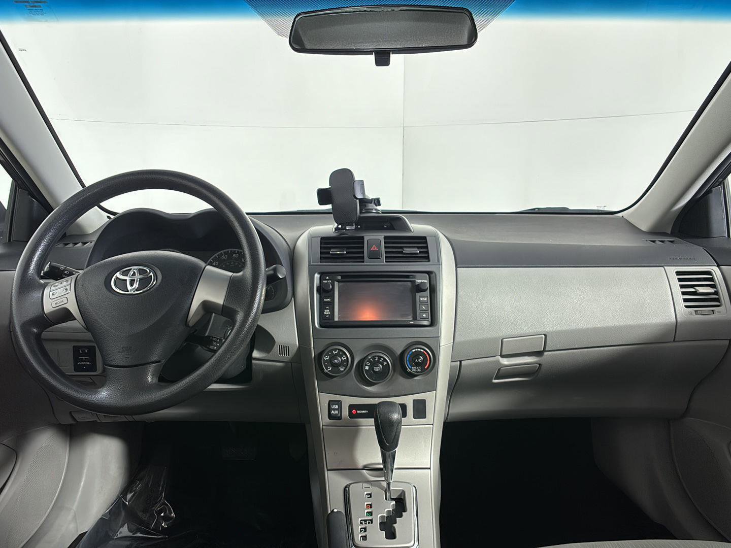 Used 2013 Toyota Corolla LE FWD image 19