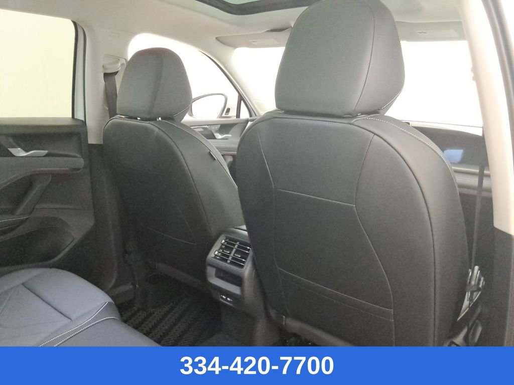 New 2025 Volkswagen Tiguan SE image 22