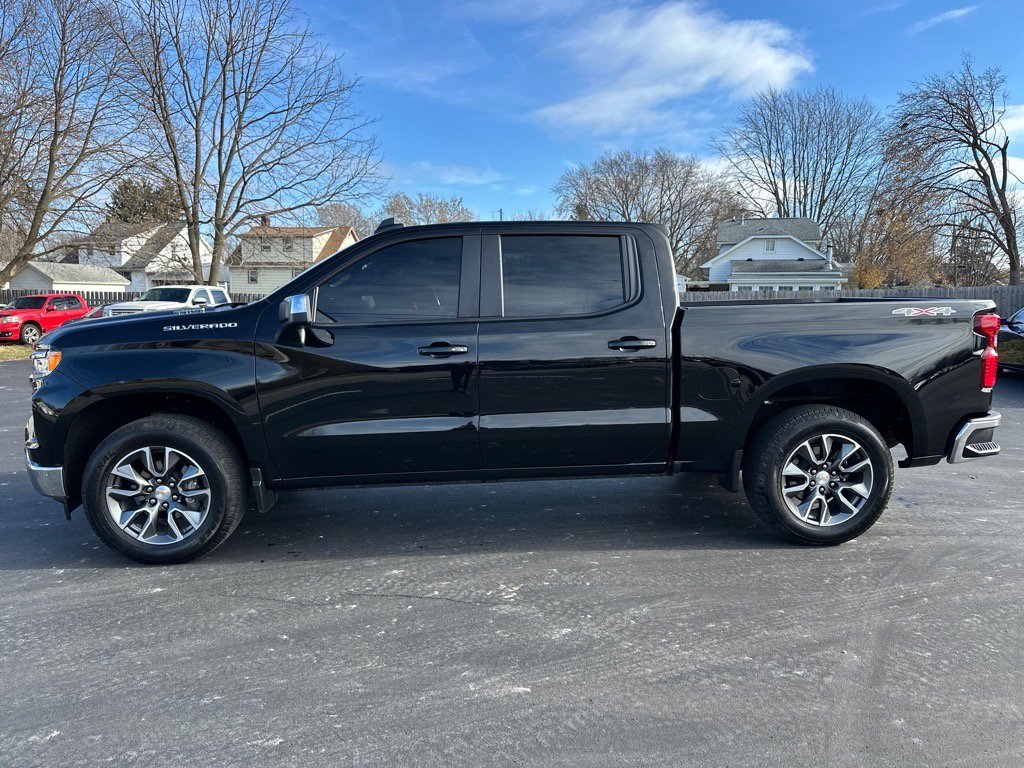 Used 2025 Chevrolet Silverado 1500 LT image 2