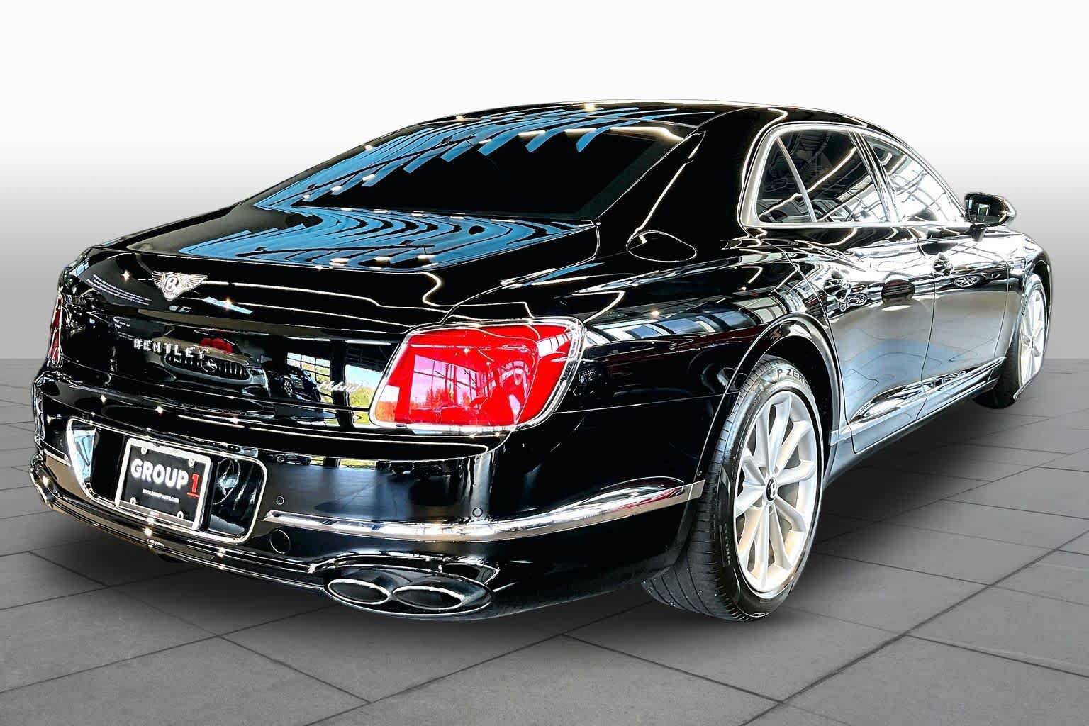 Used 2023 Bentley Flying Spur Plug-In Hybrid AWD/4WD image 13