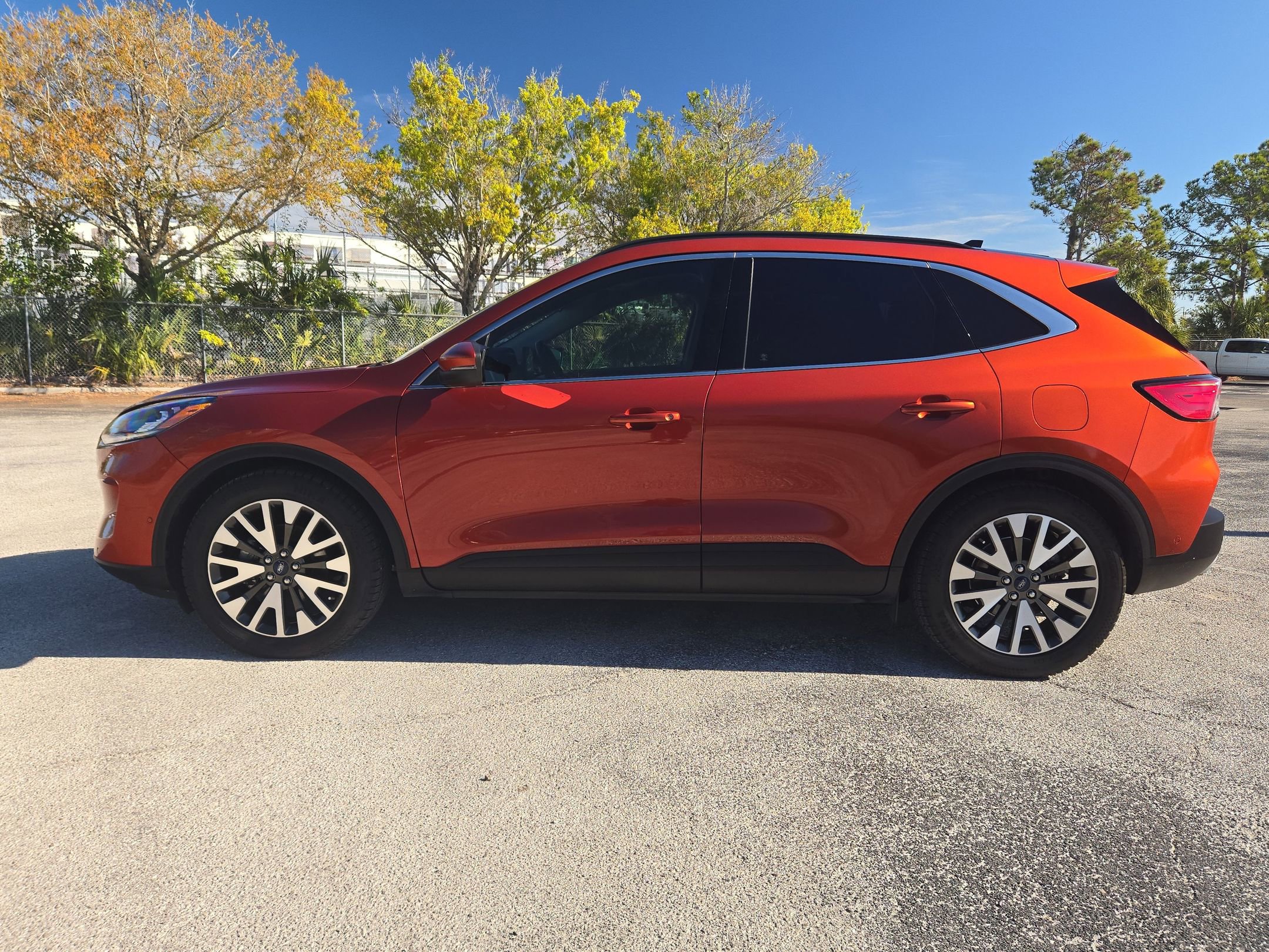 Used 2020 Ford Escape Titanium image 9
