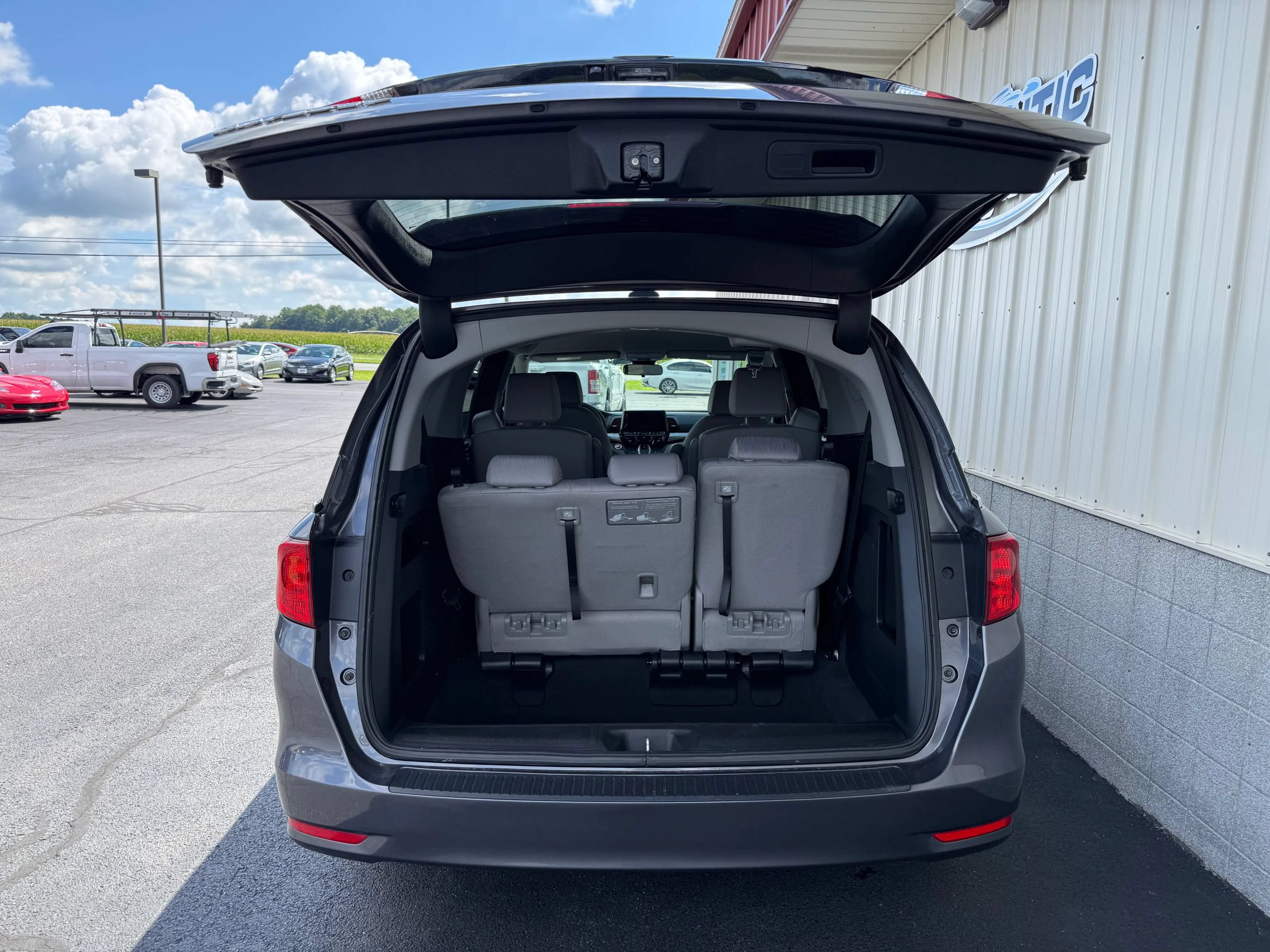 Used 2023 Honda Odyssey EX image 6