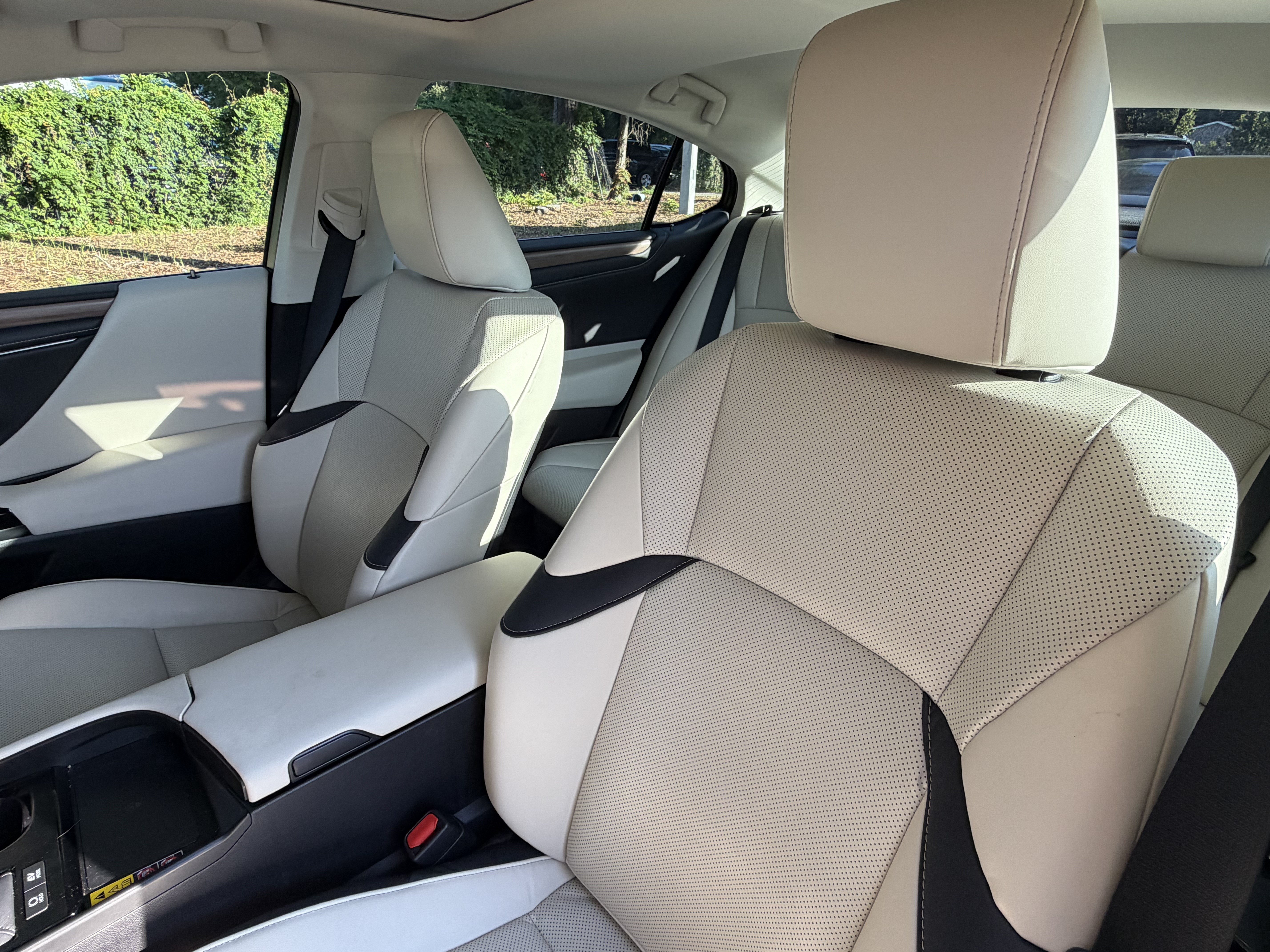 Used 2023 Lexus ES 300h w/ Premium Package FWD image 17